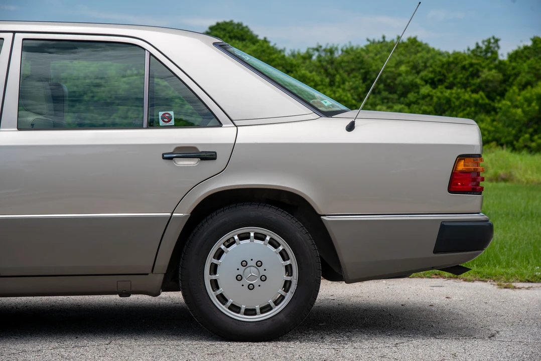 1992 Mercedes-Benz W124 E-Class - Image 21 of 31