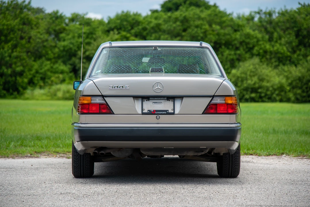 1992 Mercedes-Benz W124 E-Class - Image 8 of 31