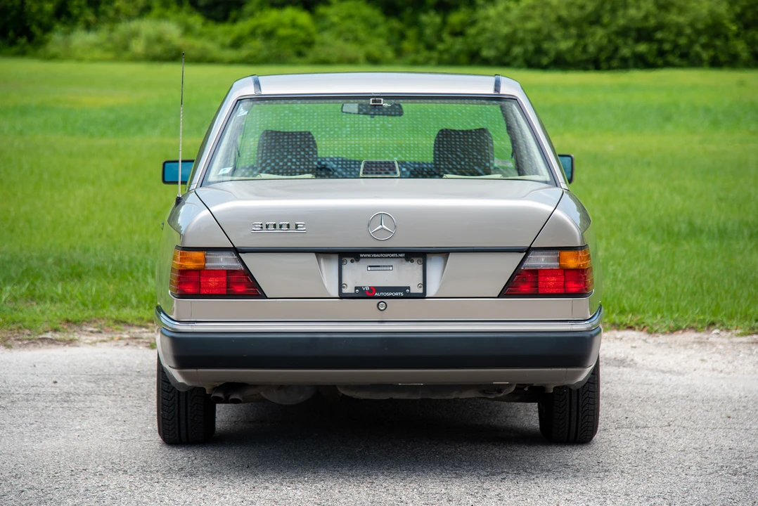 1992 Mercedes-Benz W124 E-Class - Image 9 of 31