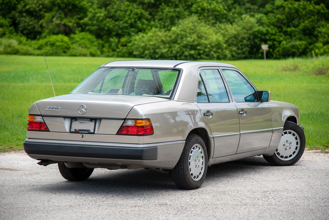 1992 Mercedes-Benz W124 E-Class - Image 11 of 31