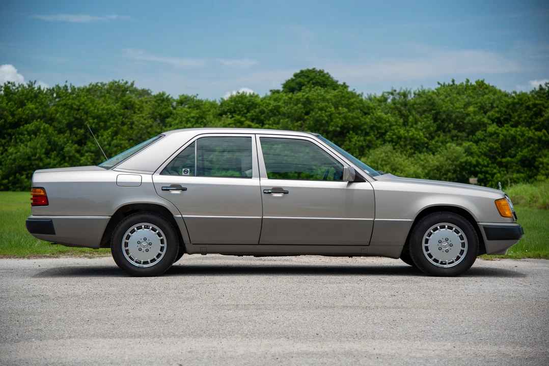 1992 Mercedes-Benz W124 E-Class - Image 12 of 31