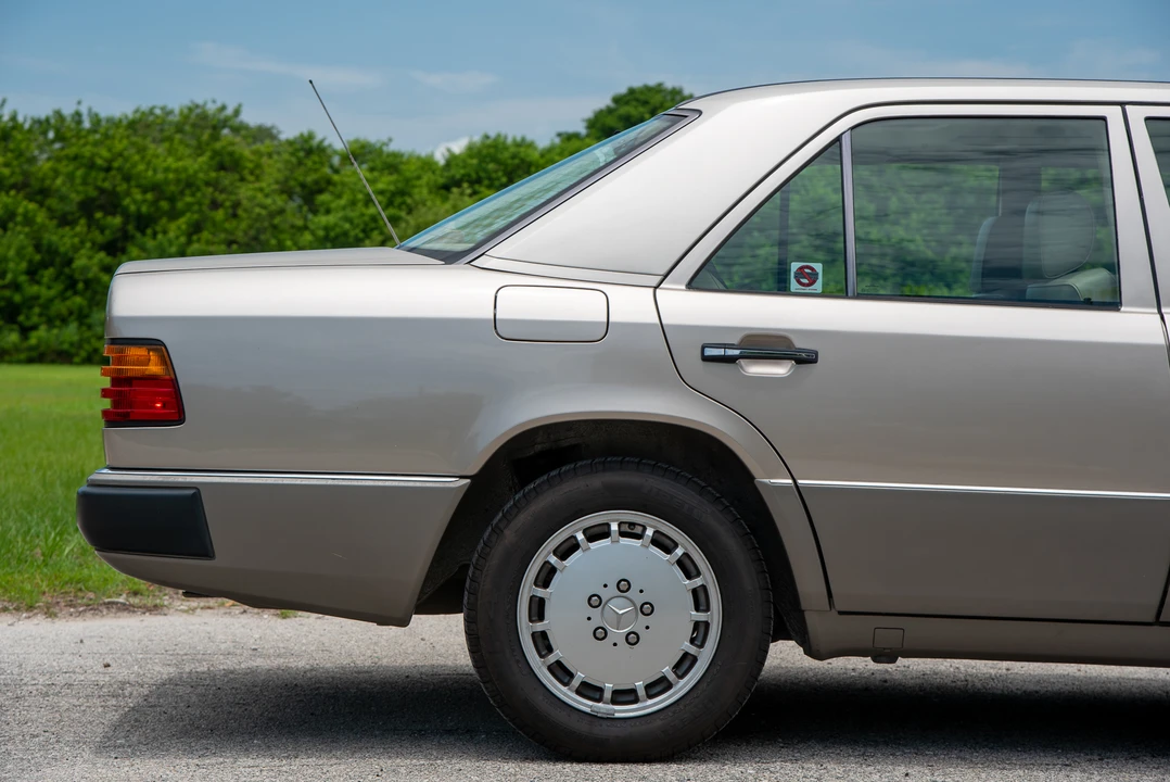 1992 Mercedes-Benz W124 E-Class - Image 22 of 31