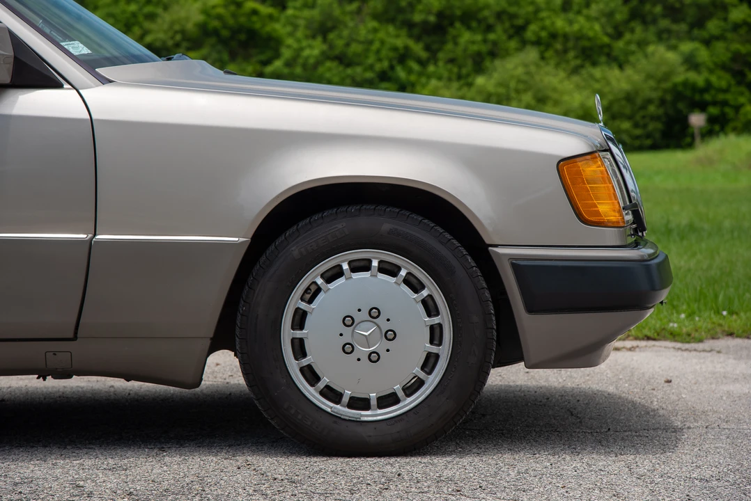 1992 Mercedes-Benz W124 E-Class - Image 23 of 31