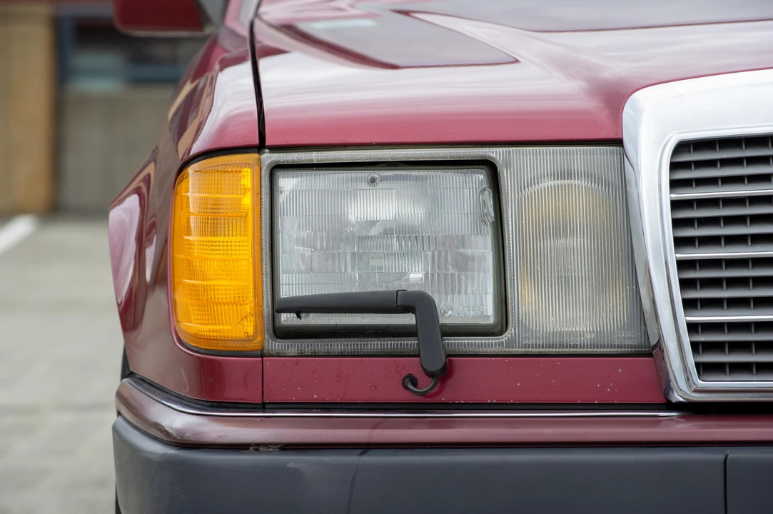 1992 Mercedes-Benz W124 E-Class - Image 16 of 31