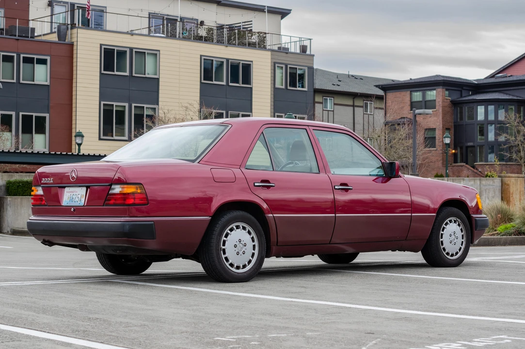 1992 Mercedes-Benz W124 E-Class - Image 10 of 31