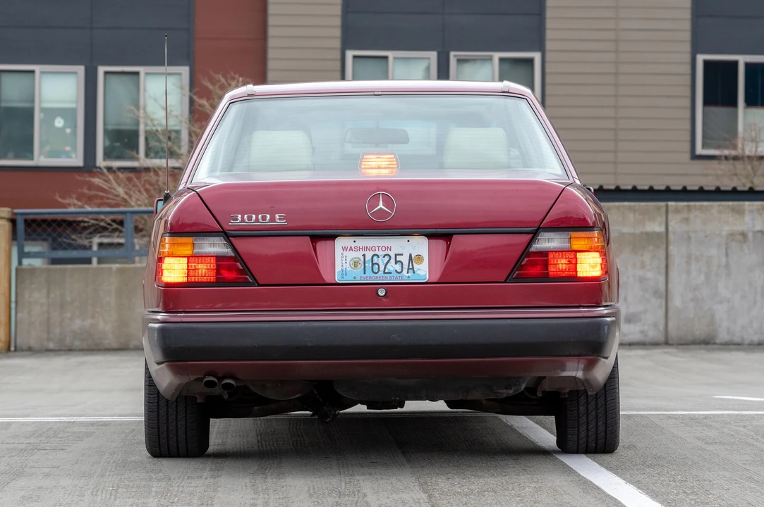 1992 Mercedes-Benz W124 E-Class - Image 9 of 31