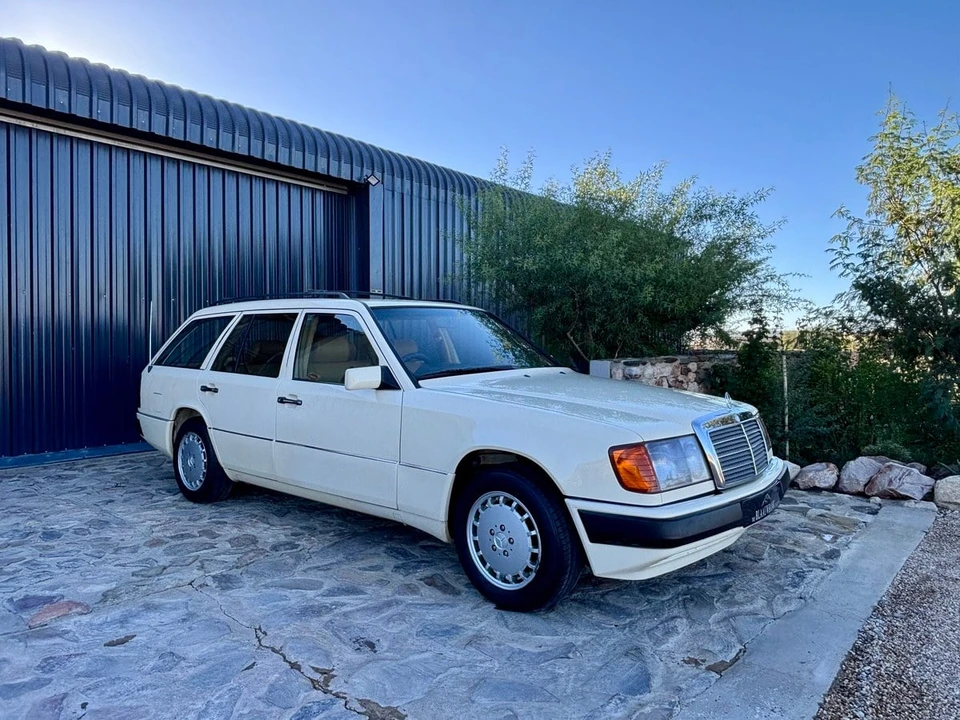 1992 Mercedes-Benz W120 & W121 - Image 2 of 31