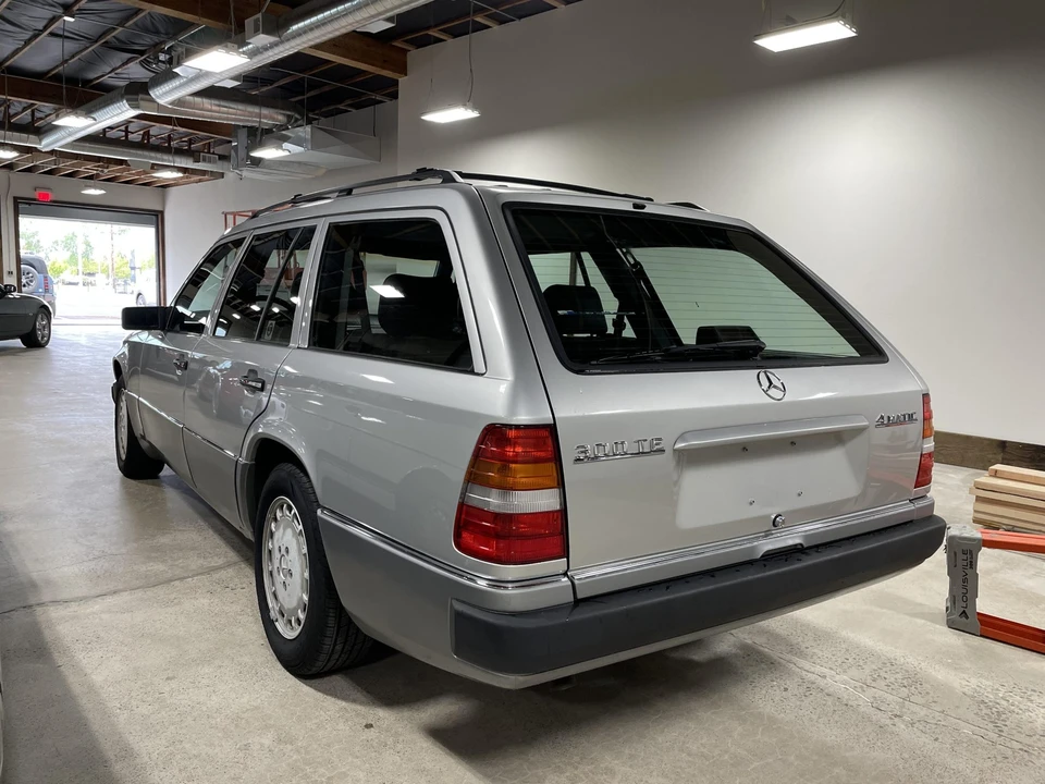 1992 Mercedes-Benz W124 E-Class - Image 10 of 31