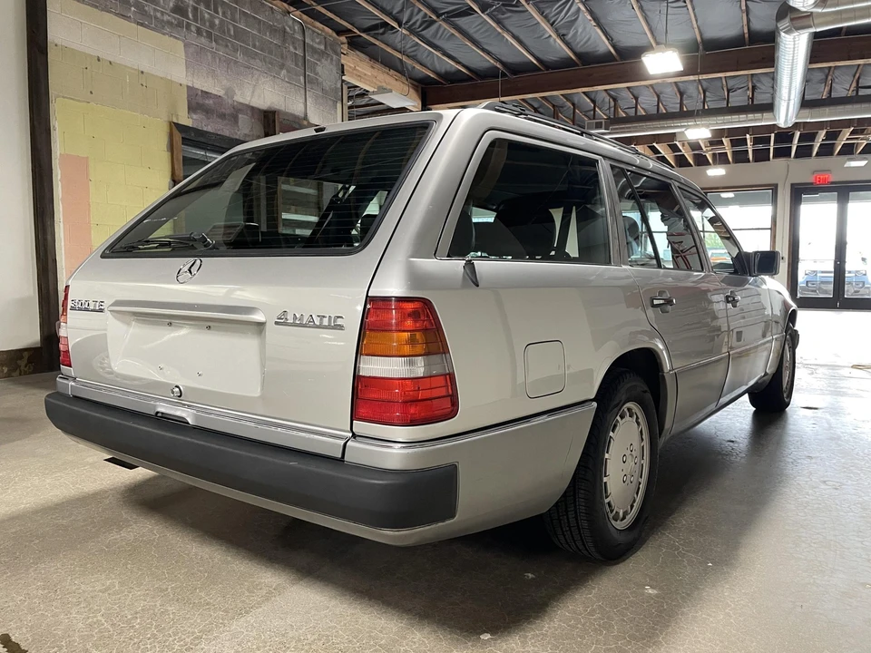 1992 Mercedes-Benz W124 E-Class - Image 14 of 31