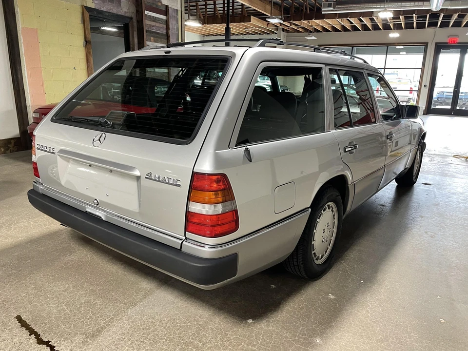 1992 Mercedes-Benz W124 E-Class - Image 13 of 31