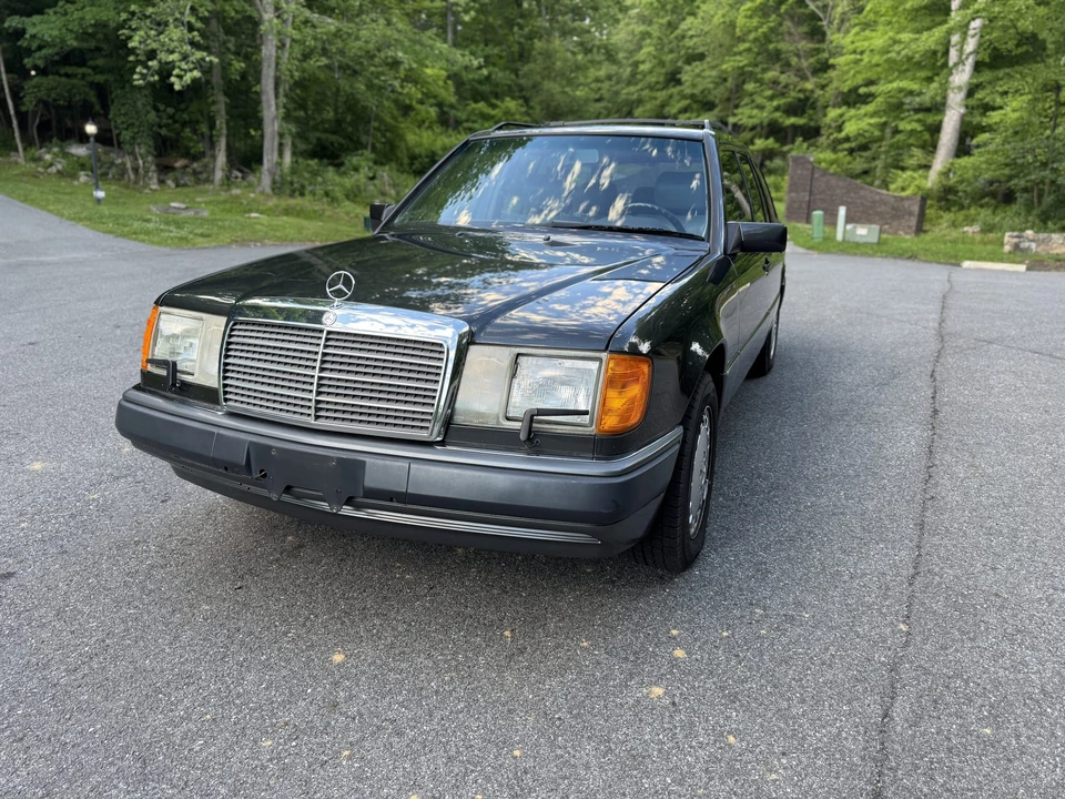 1992 Mercedes-Benz W124 E-Class - Image 2 of 31
