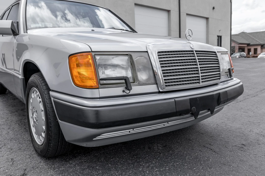 1992 Mercedes-Benz W124 E-Class - Image 10 of 31