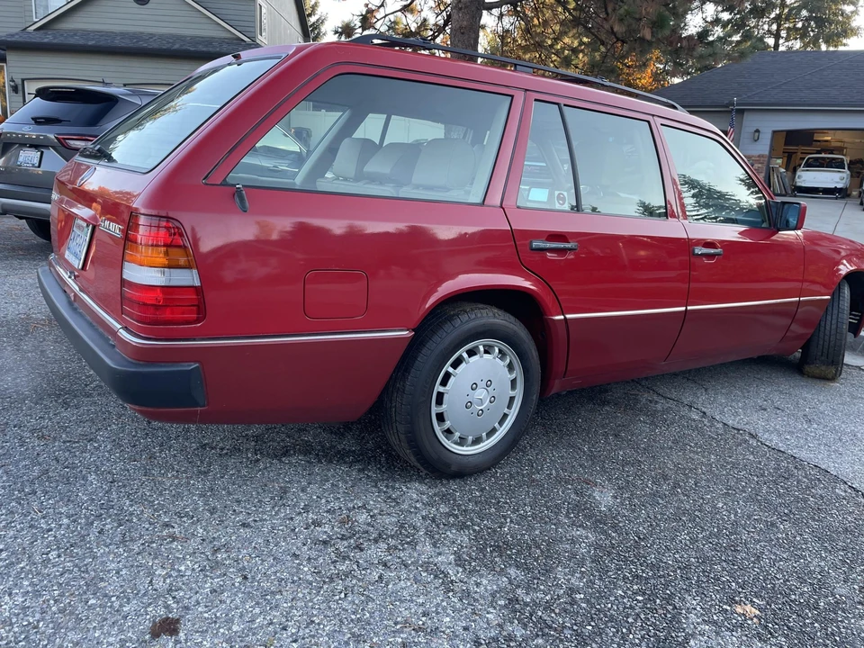 1992 Mercedes-Benz W124 E-Class - Image 9 of 31