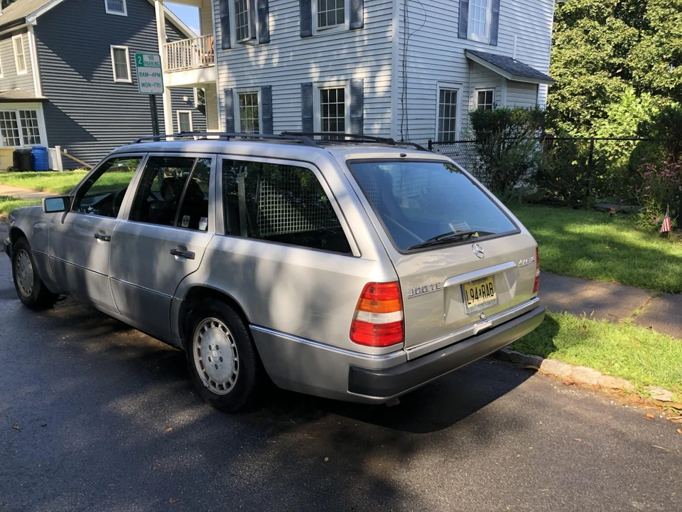 1992 Mercedes-Benz W124 E-Class - Image 8 of 31
