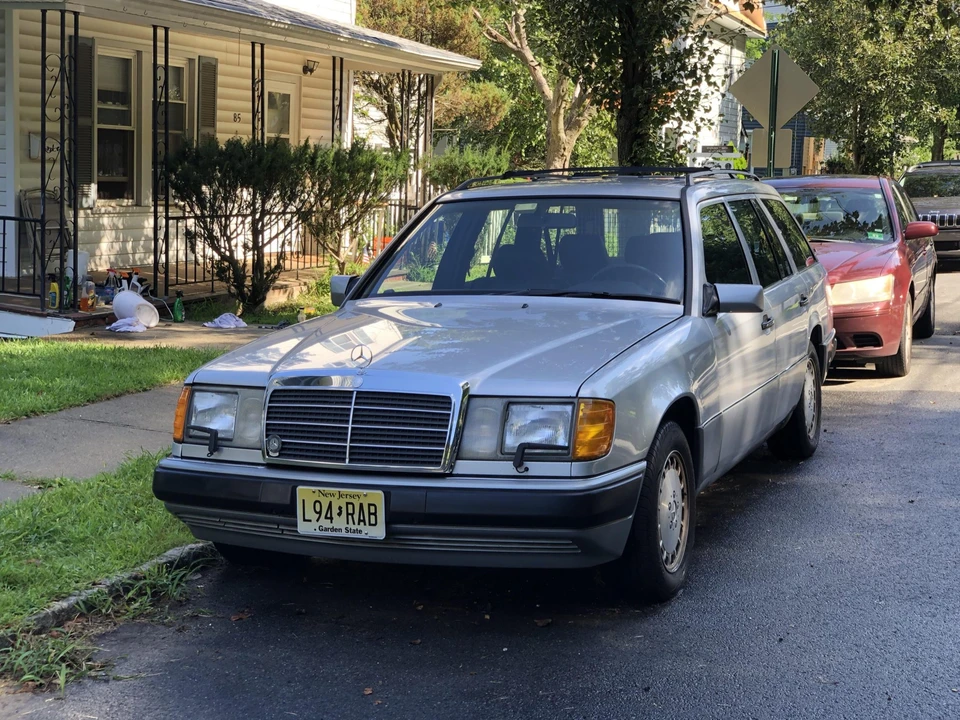 1992 Mercedes-Benz W124 E-Class - Image 2 of 31