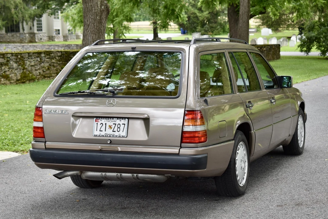 1992 Mercedes-Benz W124 E-Class - Image 25 of 31