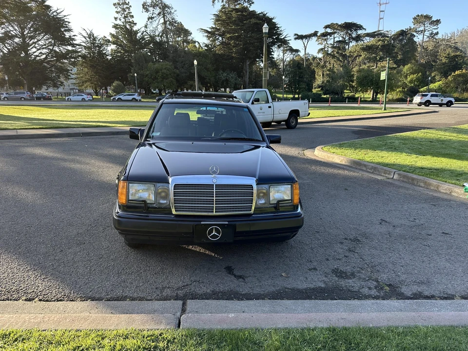 1992 Mercedes-Benz W124 E-Class - Image 2 of 31
