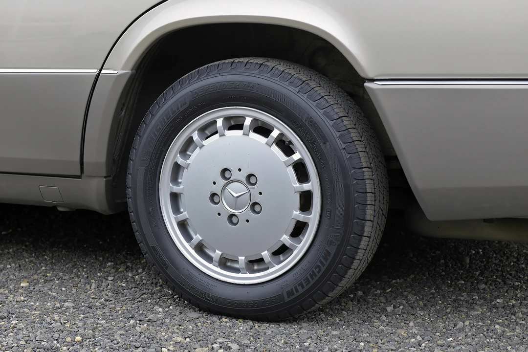 1992 Mercedes-Benz W124 E-Class - Image 13 of 31