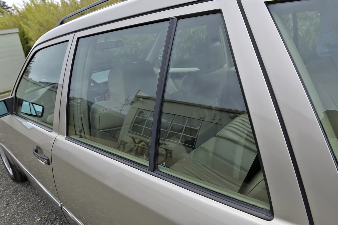1992 Mercedes-Benz W124 E-Class - Image 14 of 31