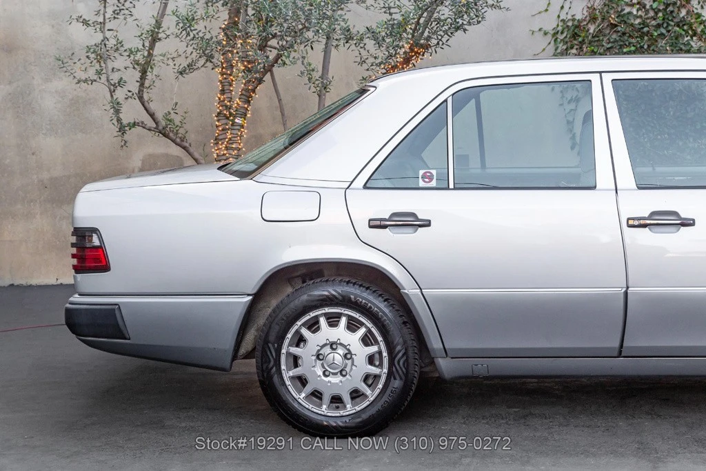 1992 Mercedes-Benz W124 E-Class - Image 11 of 24