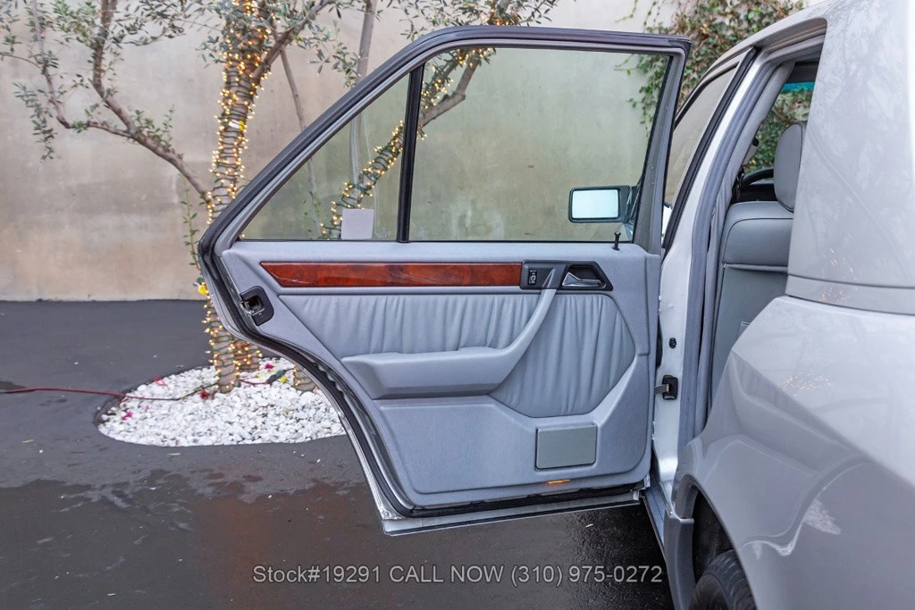 1992 Mercedes-Benz W124 E-Class - Image 20 of 24