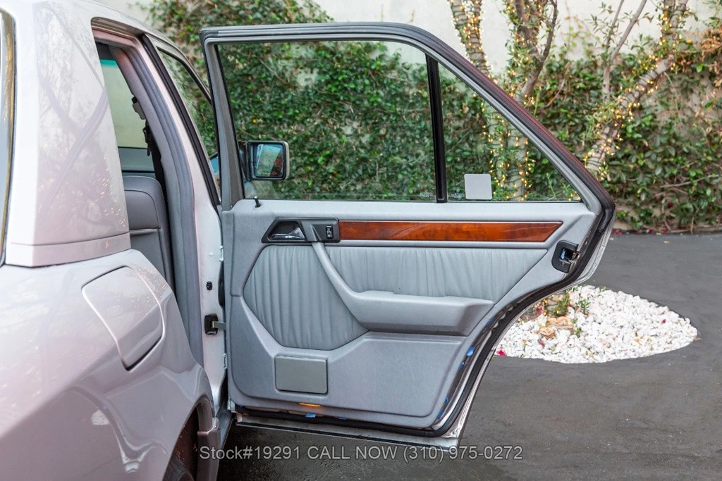 1992 Mercedes-Benz W124 E-Class - Image 23 of 24