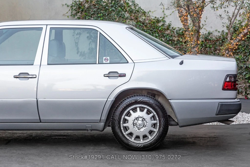 1992 Mercedes-Benz W124 E-Class - Image 13 of 24