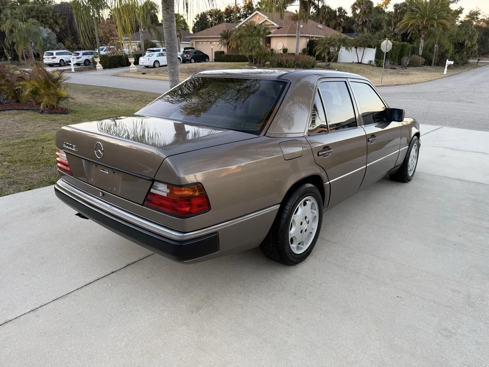 1992 Mercedes-Benz W124 E-Class - Image 10 of 21