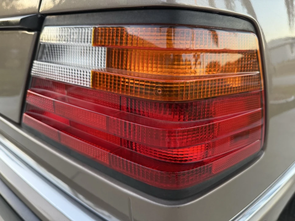 1992 Mercedes-Benz W124 E-Class - Image 13 of 21