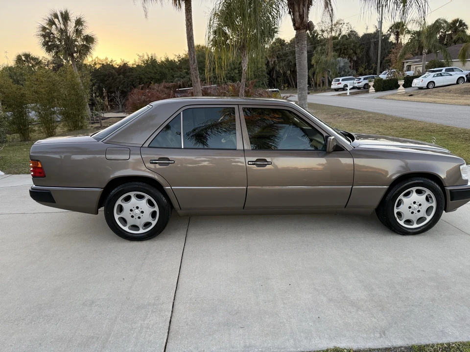 1992 Mercedes-Benz W124 E-Class - Image 12 of 21