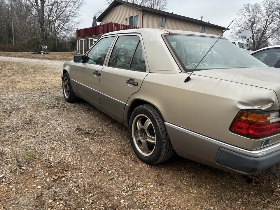 1992 Mercedes-Benz W124 E-Class - Image 2 of 11