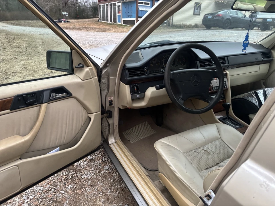1992 Mercedes-Benz W124 E-Class - Image 9 of 11