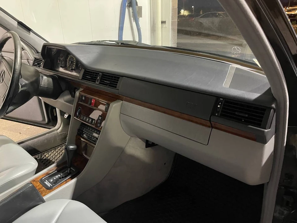 1992 Mercedes-Benz W124 E-Class - Image 15 of 24
