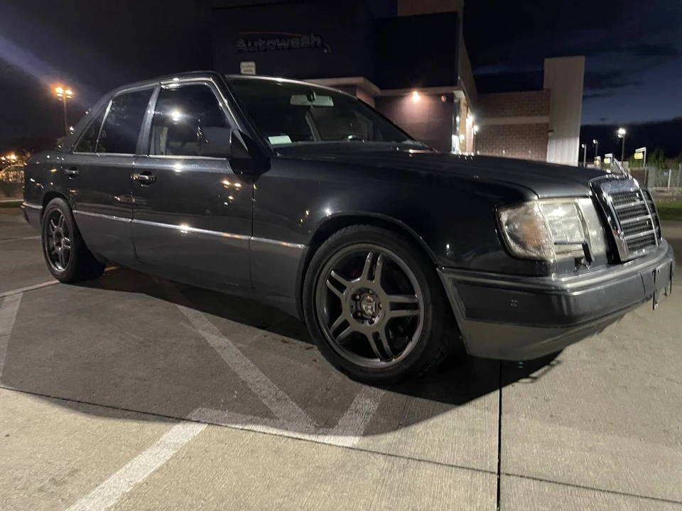 1992 Mercedes-Benz W124 E-Class - Image 2 of 24
