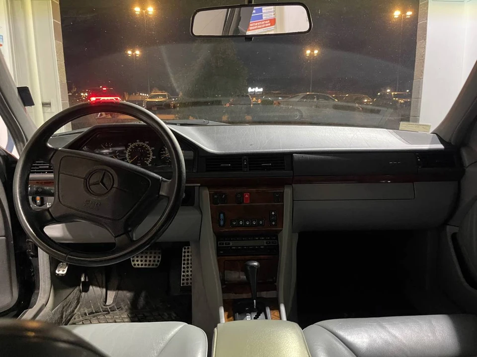 1992 Mercedes-Benz W124 E-Class - Image 10 of 24