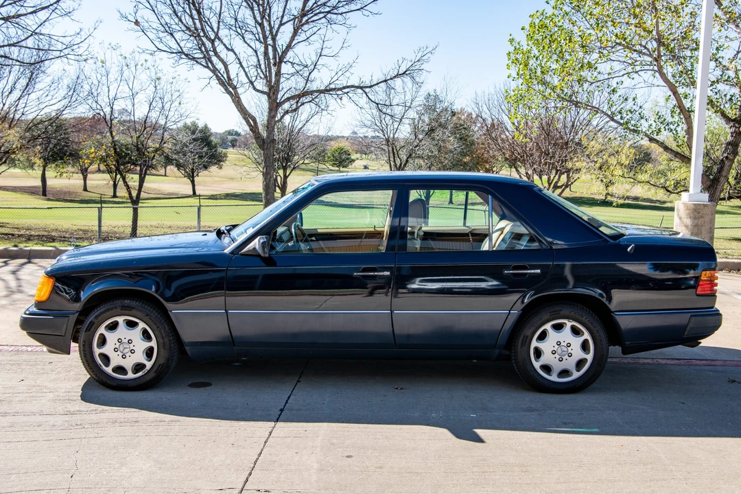 1992 Mercedes-Benz W124 E-Class - Image 2 of 31