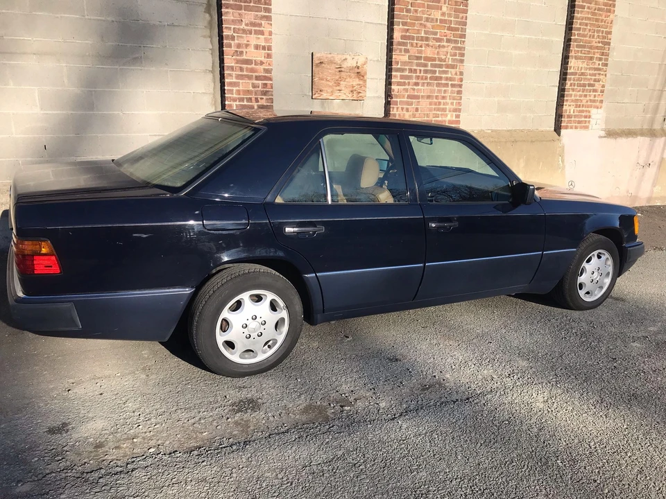 1992 Mercedes-Benz W124 E-Class - Image 10 of 31