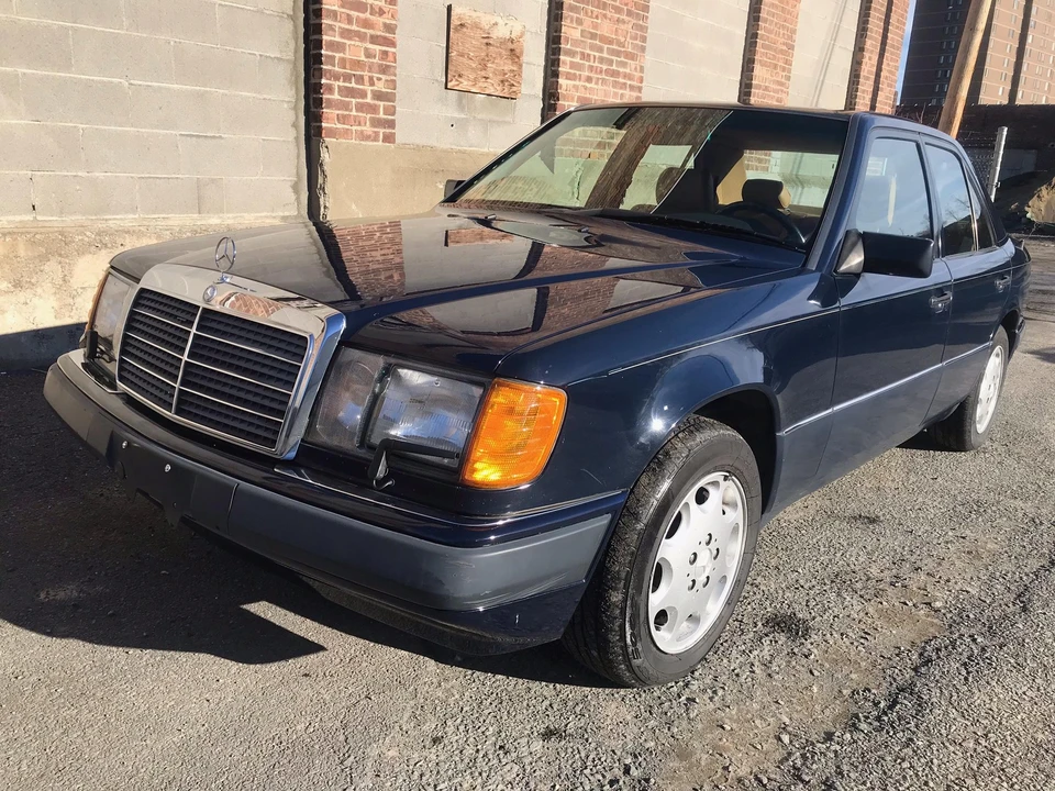 1992 Mercedes-Benz W124 E-Class - Image 2 of 31