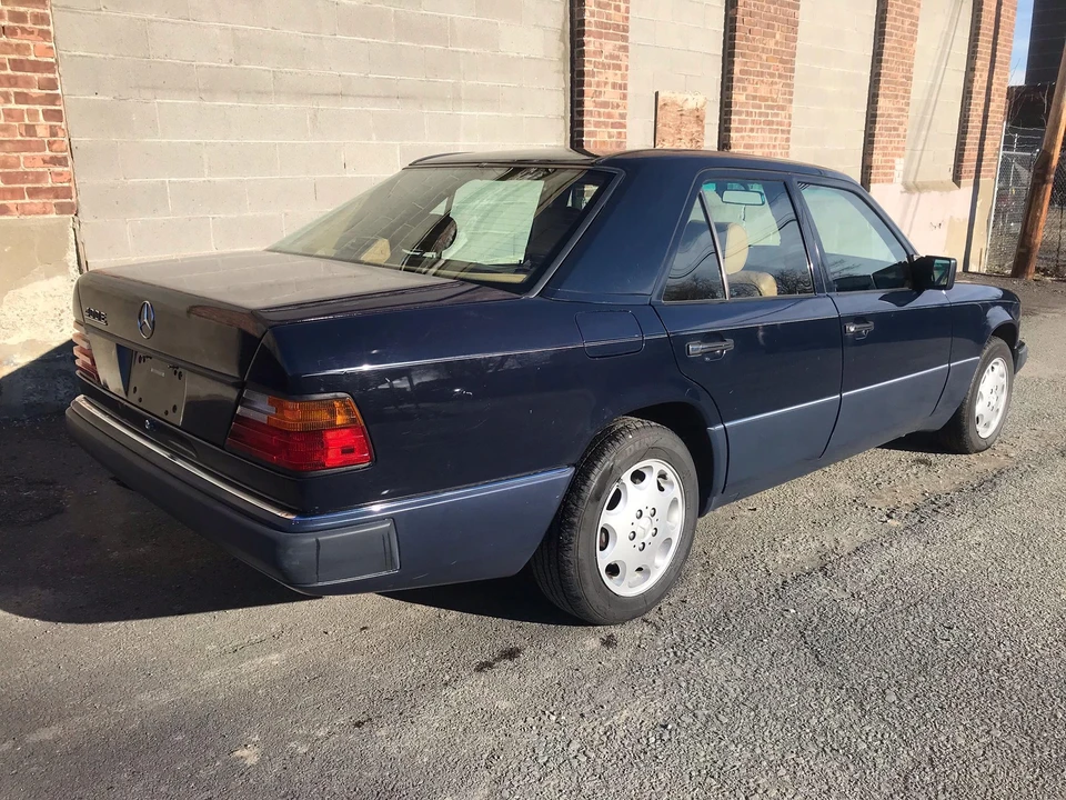 1992 Mercedes-Benz W124 E-Class - Image 9 of 31
