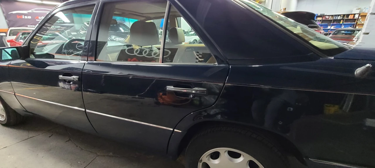 1992 Mercedes-Benz W124 E-Class - Image 25 of 31