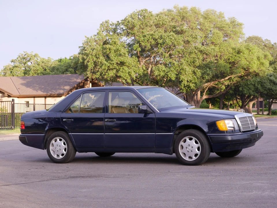 1992 Mercedes-Benz W124 E-Class - Image 11 of 31