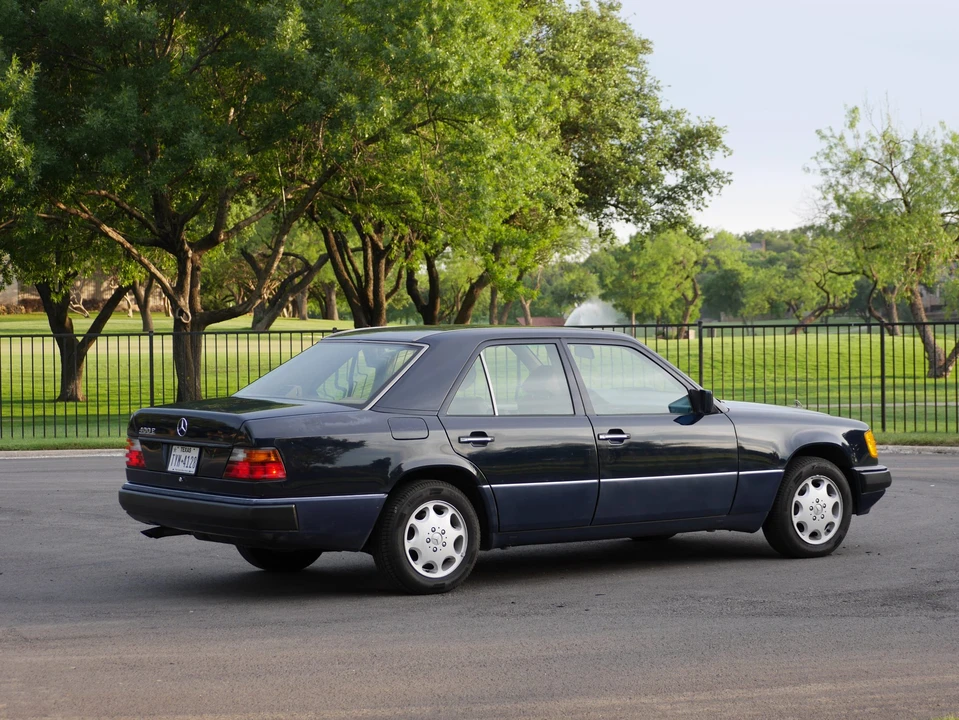 1992 Mercedes-Benz W124 E-Class - Image 16 of 31