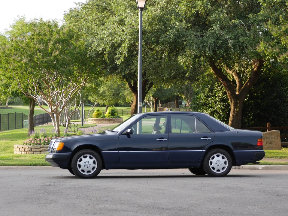 1992 Mercedes-Benz W124 E-Class - Image 23 of 31