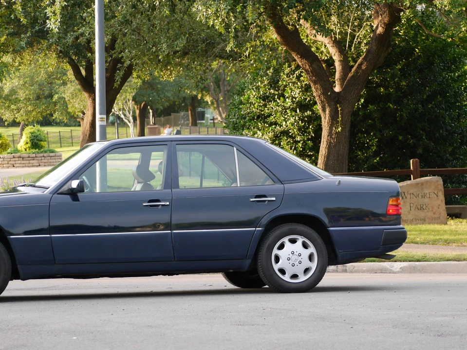 1992 Mercedes-Benz W124 E-Class - Image 29 of 31