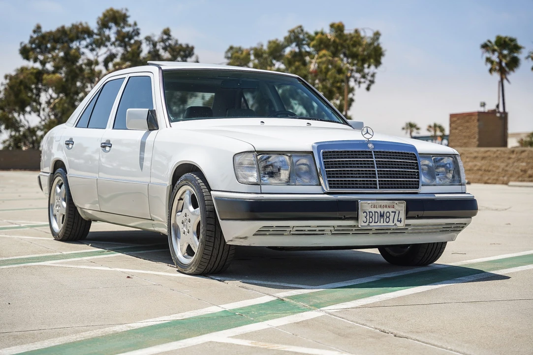 1992 Mercedes-Benz W124 E-Class - Image 2 of 31