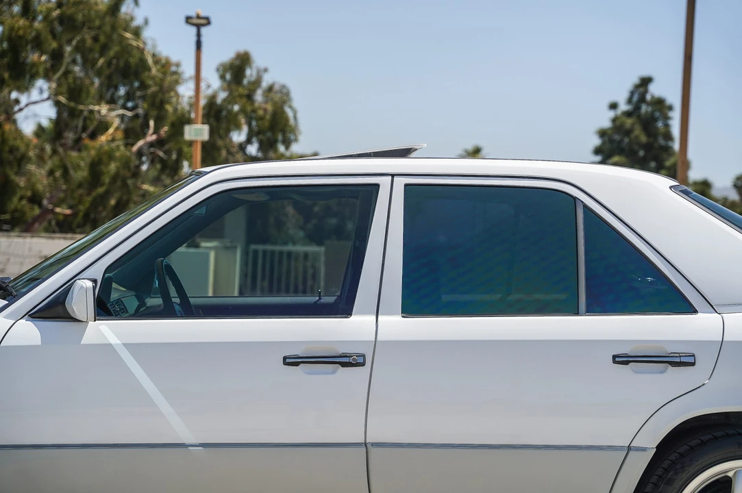 1992 Mercedes-Benz W124 E-Class - Image 16 of 31