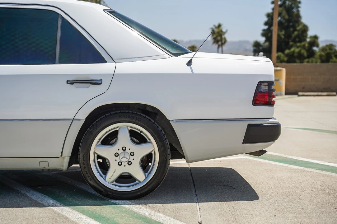 1992 Mercedes-Benz W124 E-Class - Image 17 of 31