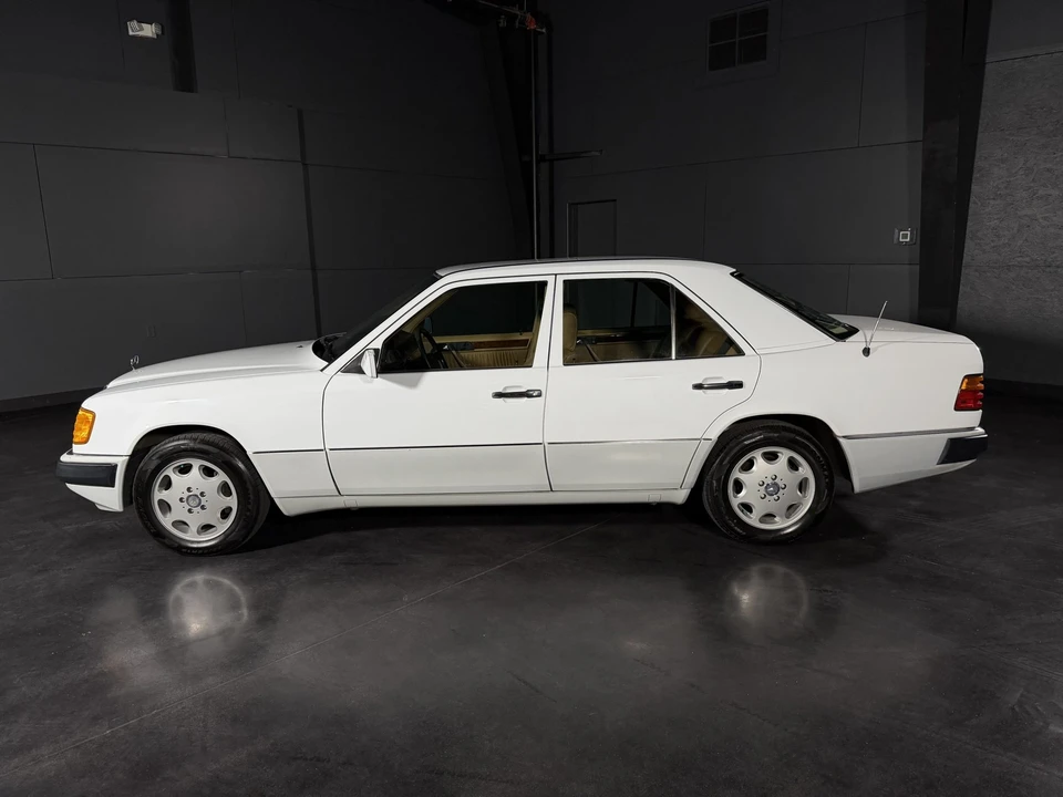 1992 Mercedes-Benz W124 E-Class - Image 13 of 31