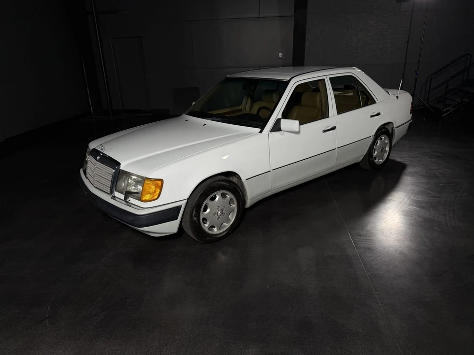 1992 Mercedes-Benz W124 E-Class - Image 2 of 31