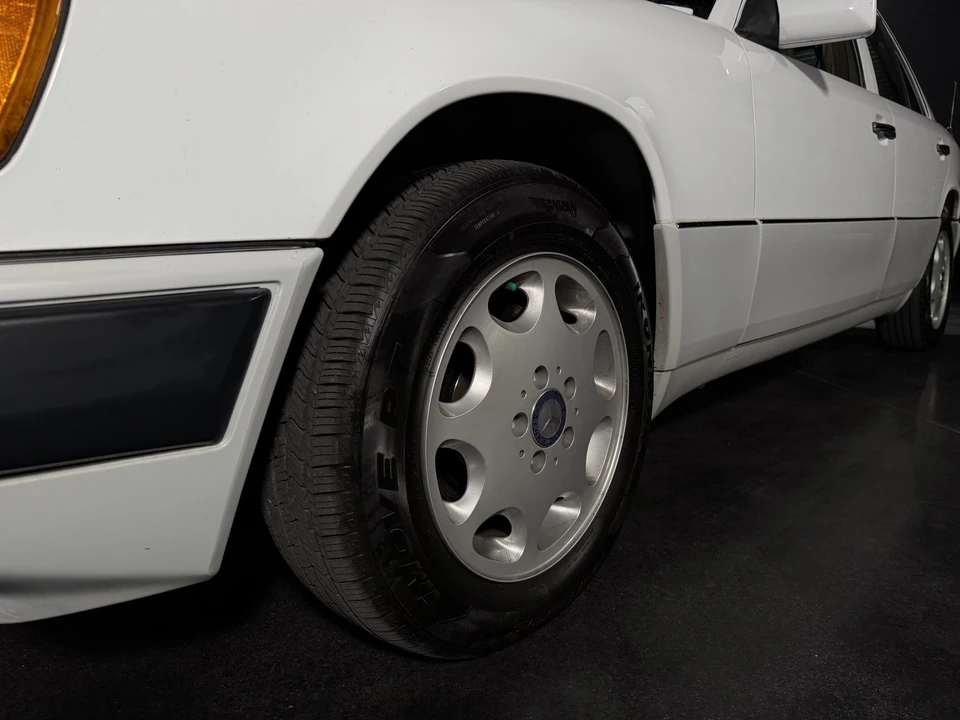 1992 Mercedes-Benz W124 E-Class - Image 17 of 31
